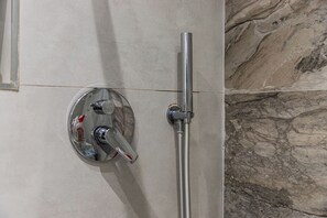 Bathroom - Sea Nest Retreat | Waterfront Apartment by PikHost (Golem)