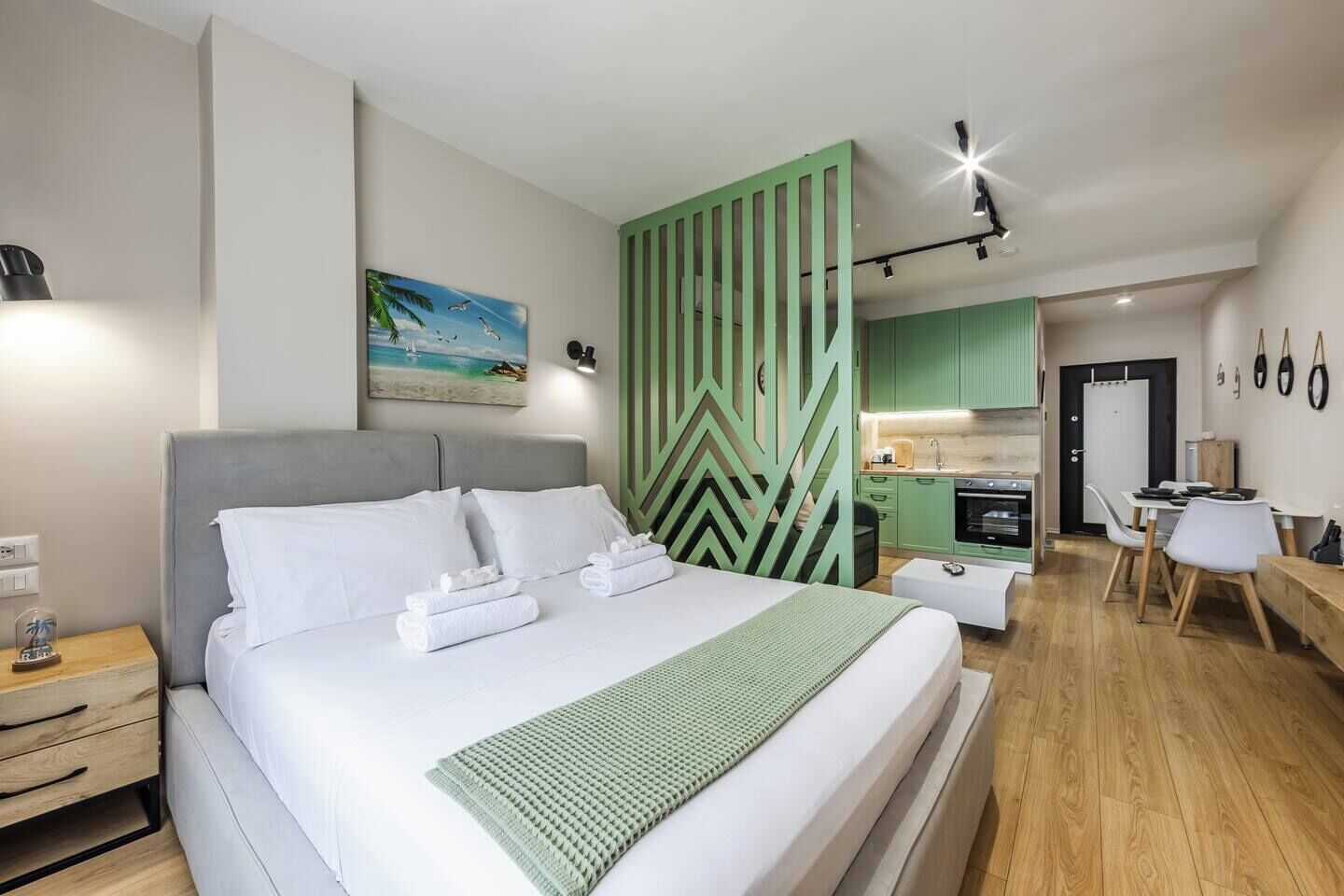 WiFi, bed sheets