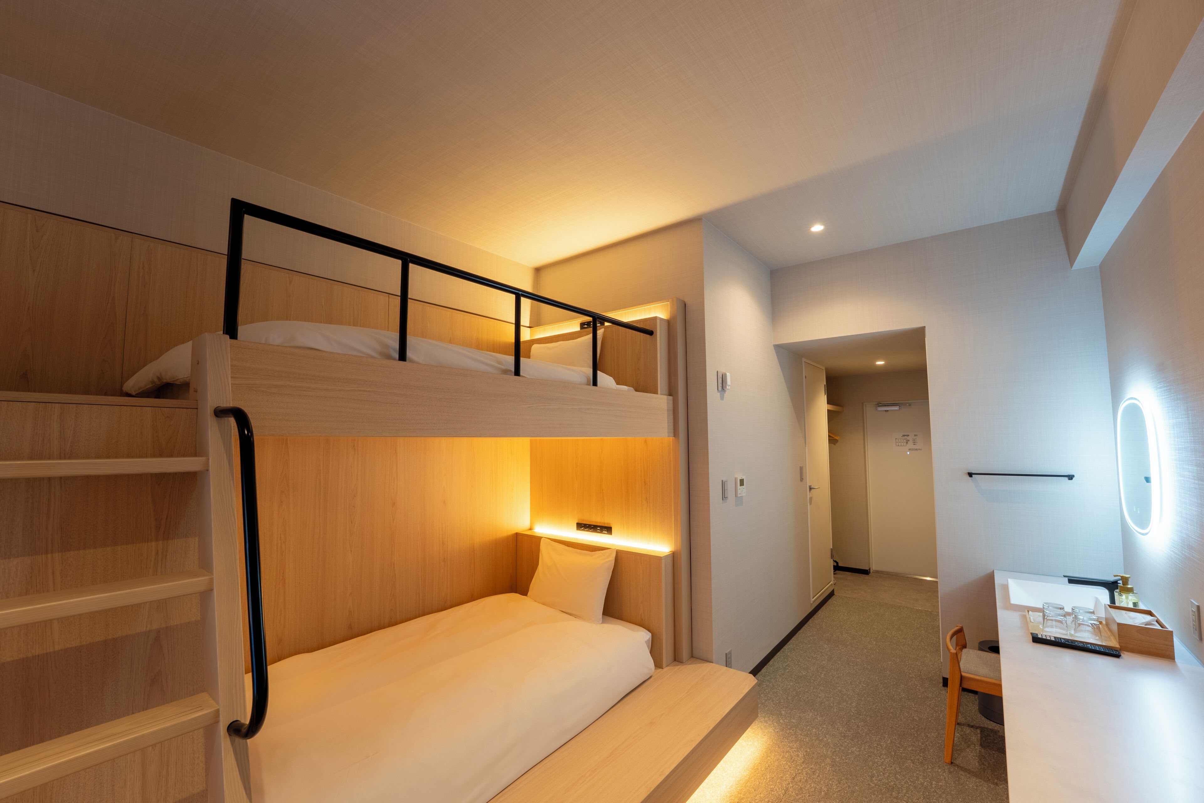 Habitación cuádruple | Escritorio y wifi gratis 