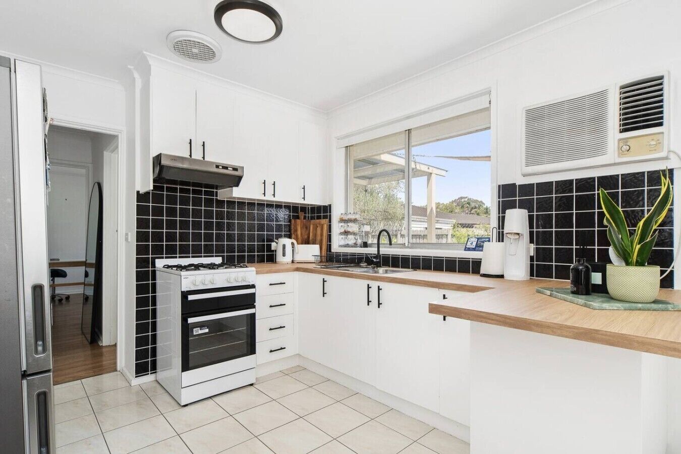 Fridge, oven, stovetop, toaster