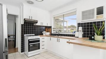 Fridge, oven, stovetop, toaster
