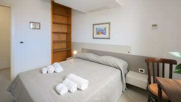 WiFi, bed sheets