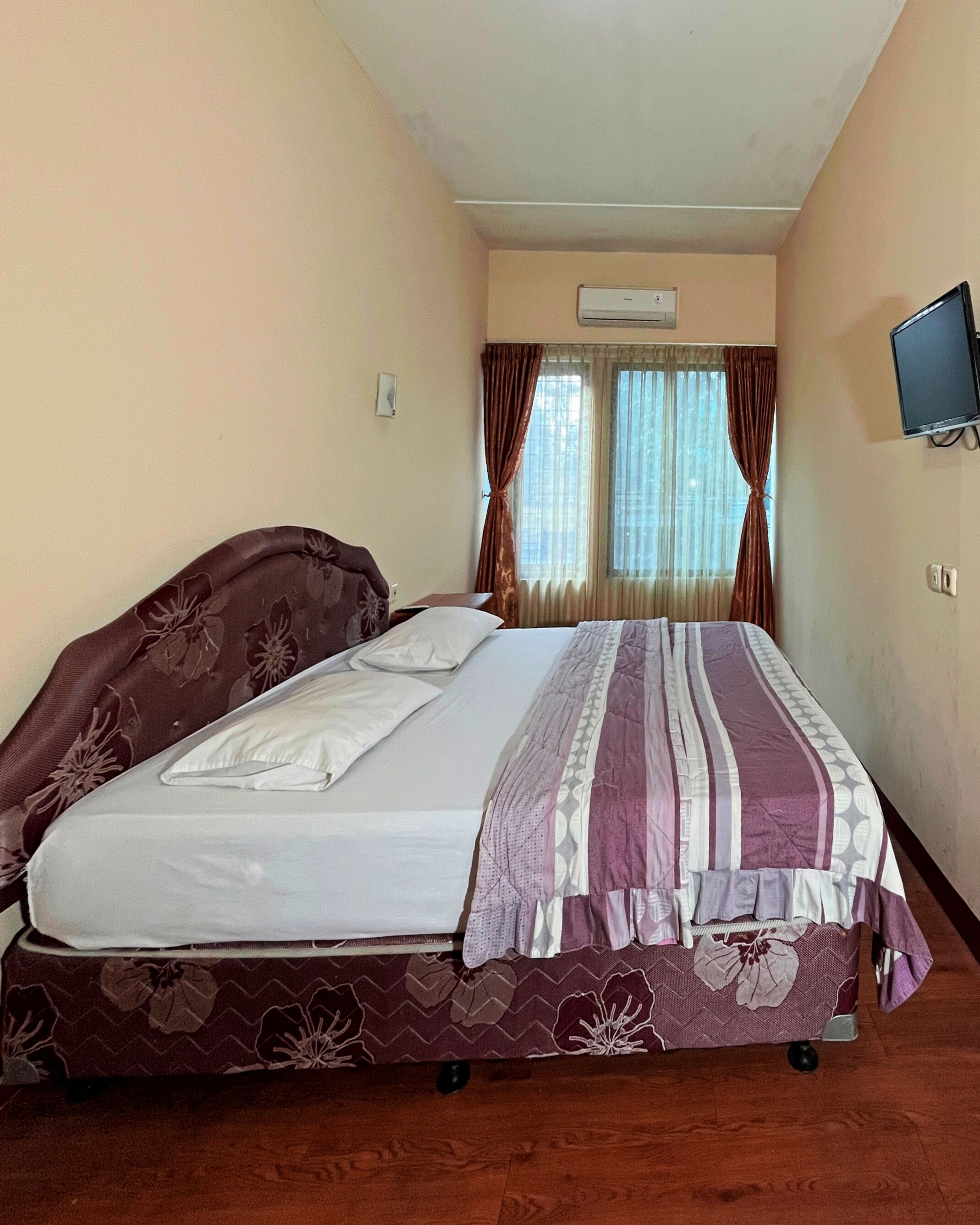 Deluxe Room | Desk, rollaway beds, free WiFi, bed sheets