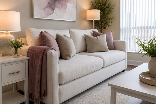 Living area - Cozy 1BR Downtown Toronto Suite with Extra Living Space! (Toronto)