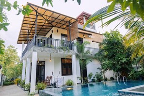 Pool - Charming 3-bedroom house with AC in peaceful Dikwella (Dikwella)