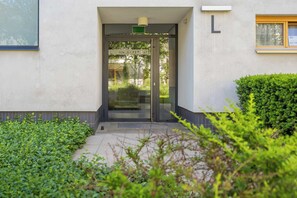Exterior detail - Stylish Apartment with Parking | Balcony | Wilanów Palace (Warszawa)
