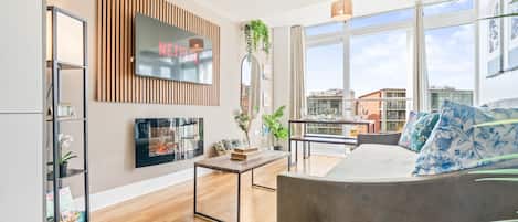 Apartment, 2 Bedrooms, Accessible, Balcony | Living room
