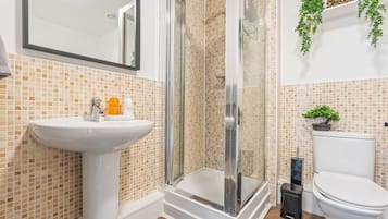 Apartment, 2 Schlafzimmer, barrierefrei, Balkon | Badezimmer
