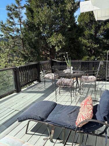 Spacious 5-bedroom chalet in gorgeous Crestline with AC