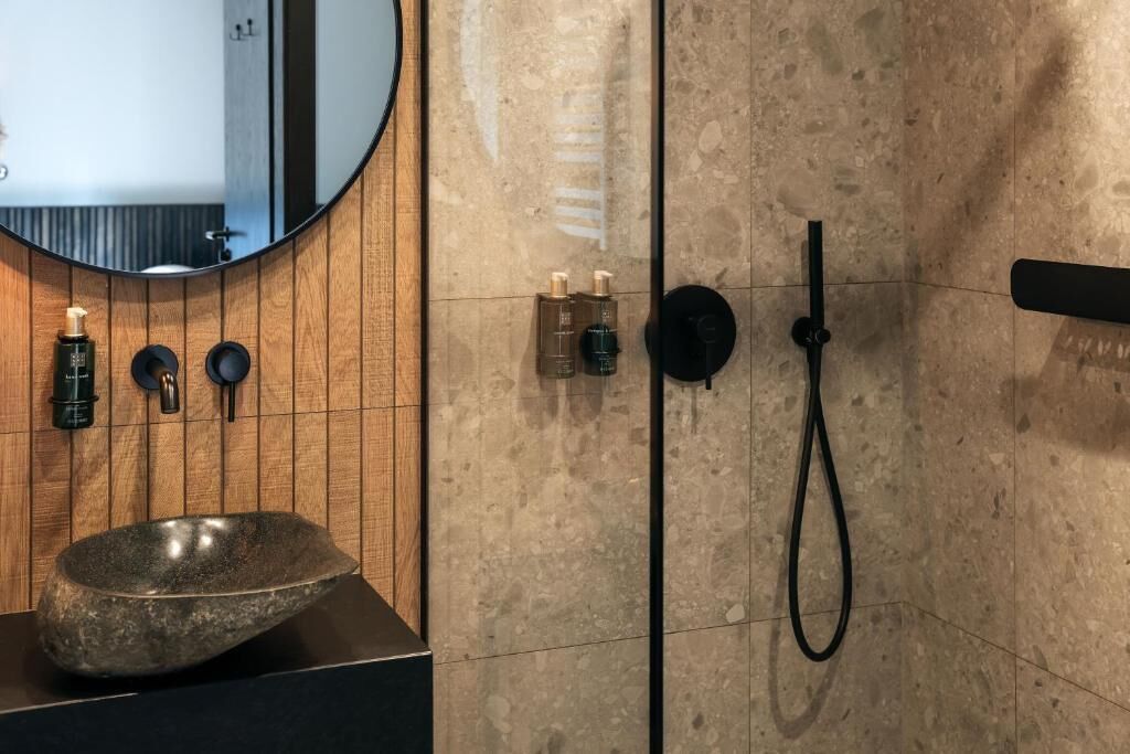 Standard Double Room, Garden View | Bathroom