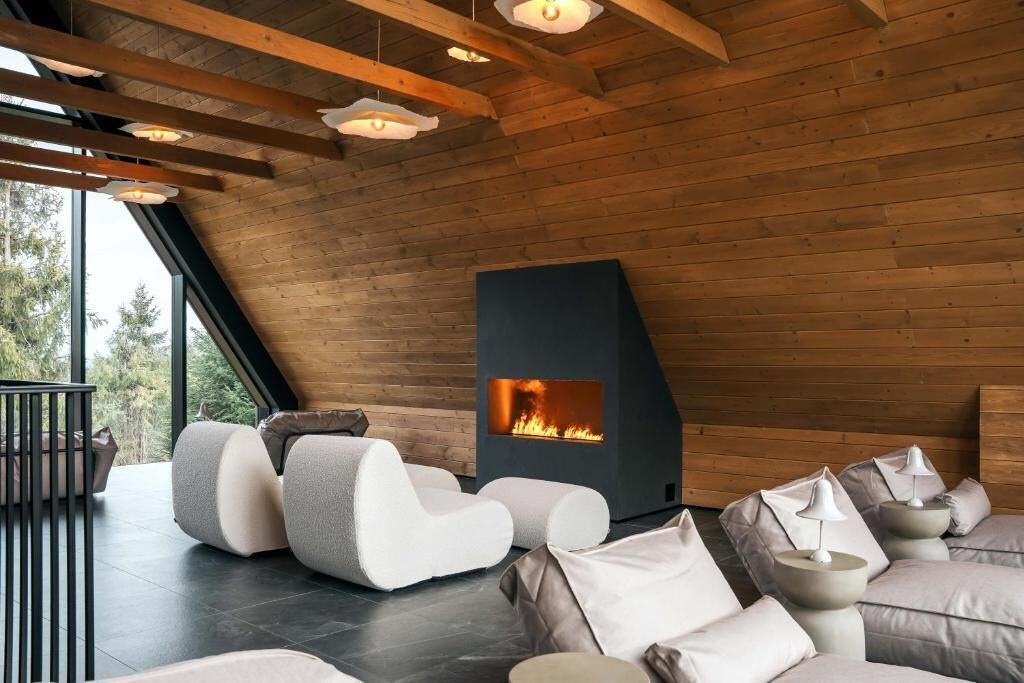 Indoor spa tub