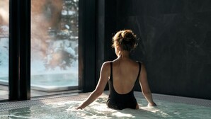 Bathtub spa indoor