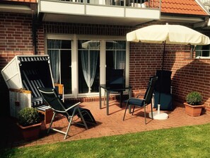 Terrace/patio - Frisiastrasse – Holiday Apartment Nordseewelle, Near the Beach, Comfort and Style (Norden)