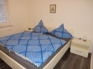 Iron/ironing board, WiFi, bed sheets - Frisiastrasse – Holiday Apartment Nordseewelle, Near the Beach, Comfort and Style (Norden)