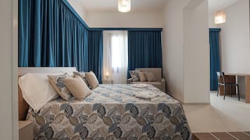 Comfort Double Room | In-room safe, desk, laptop workspace, blackout drapes