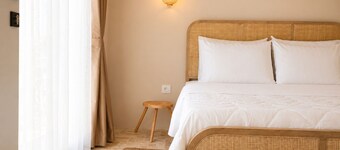 Luxury 1-bedroom bungalow -East Village Oliva 0208