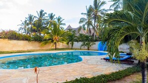 Pool - Diani beach finest Private and exclusive holiday retreat offering great deals (Ukunda)