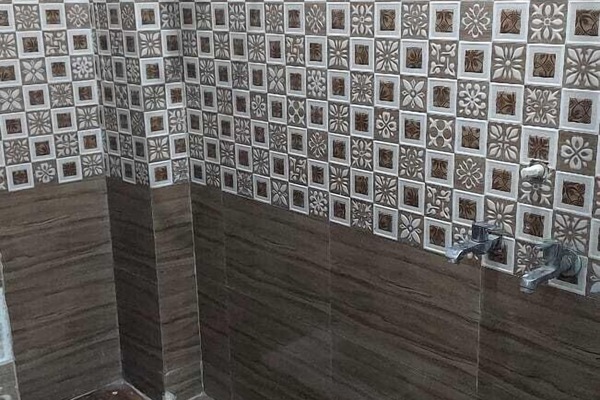 Shower, free toiletries, towels