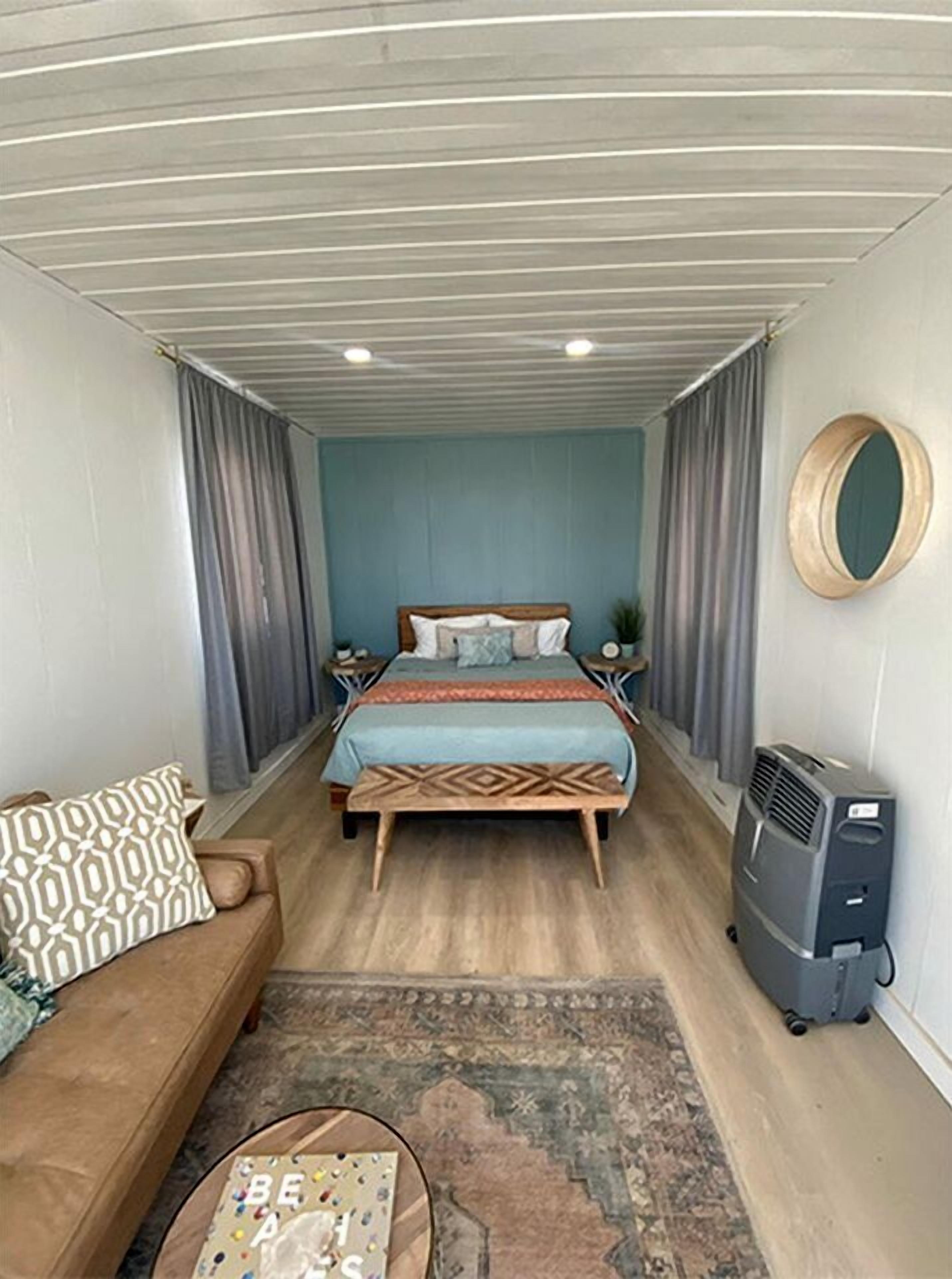 1 bedroom, bed sheets