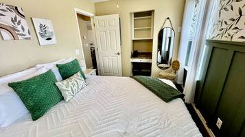3 bedrooms, desk, iron/ironing board, WiFi