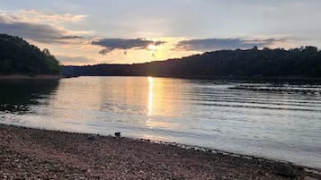 Beach nearby, kayaking, fishing