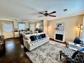 TV, fireplace