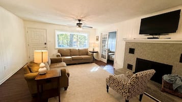 TV, fireplace