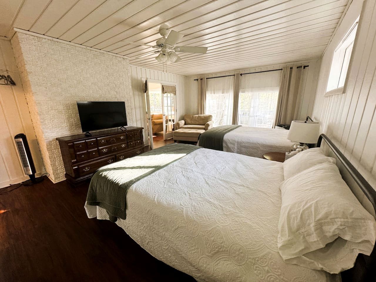 3 bedrooms, WiFi, bed sheets