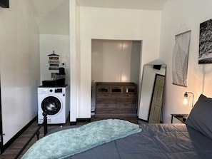 1 bedroom, WiFi, bed sheets
