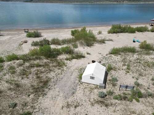 Spacious Pet-Friendly Safari Tent on Yuba Lake with Spectacular Views for a Memorable Glamping Escape in Utah