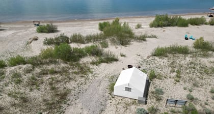 Spacious Pet-Friendly Safari Tent on Yuba Lake with Spectacular Views for a Memorable Glamping Escape in Utah