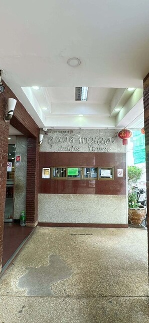 Interior - DEN - A2 Pratunam - Juldis Tower (Bangkok)