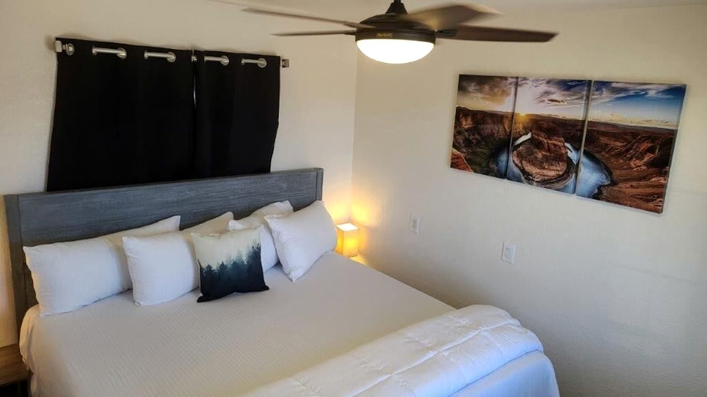 2 bedrooms, desk, WiFi, bed sheets