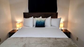 2 bedrooms, desk, WiFi, bed sheets