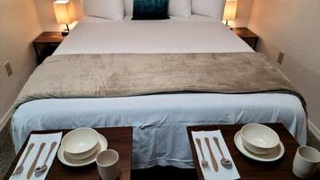 2 bedrooms, desk, WiFi, bed sheets