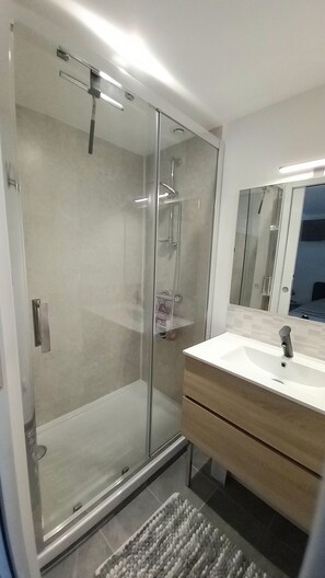Bathroom - Vrbo Property (Plouhinec)