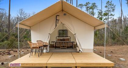 Rustic Lakefront Glamping Under the Stars with River Accesss & Kayaking in Wewahitchka, Florida