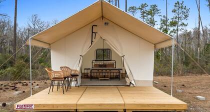 Rustic Lakefront Glamping Under the Stars with River Accesss & Kayaking in Wewahitchka, Florida