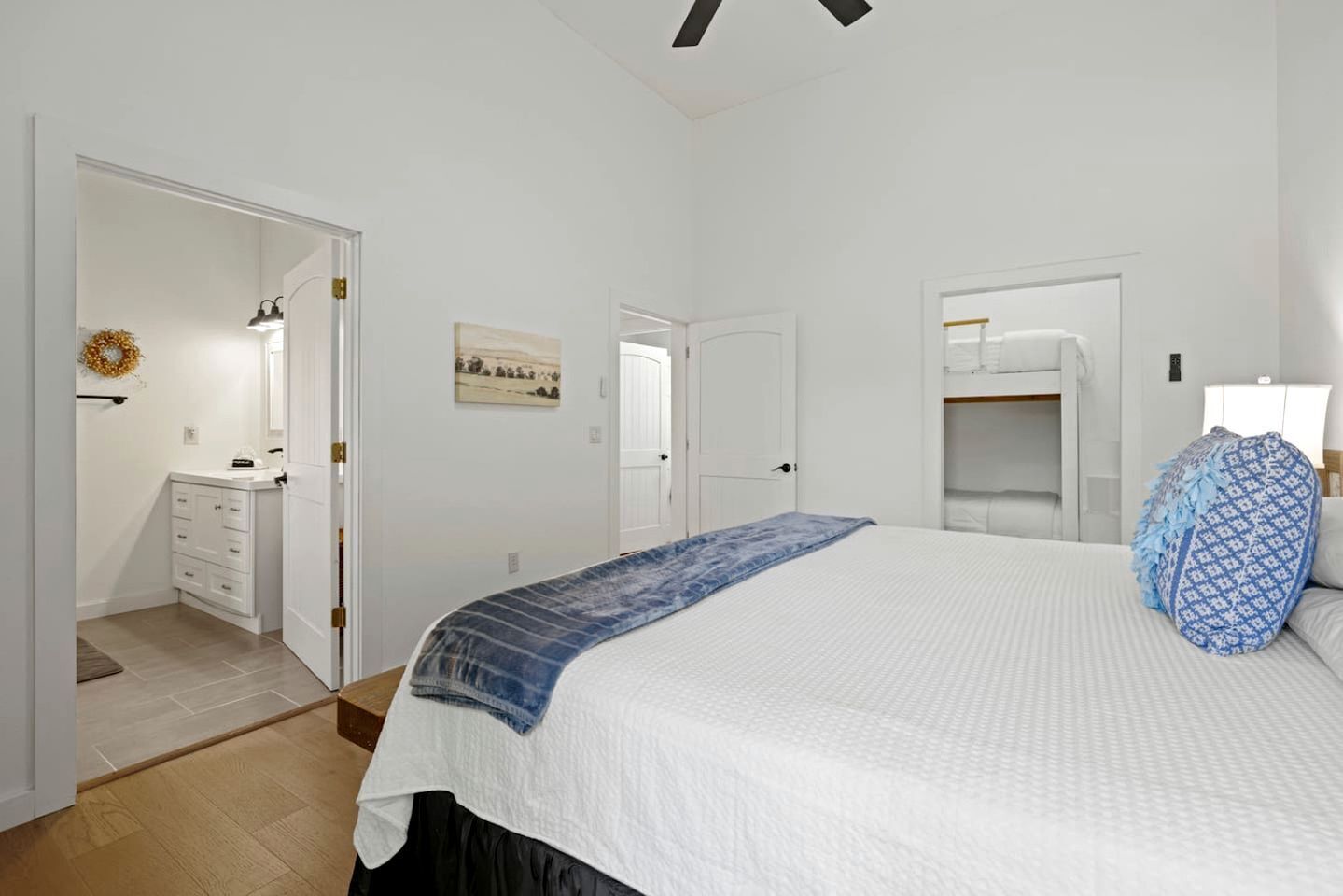 1 bedroom, desk, iron/ironing board, WiFi