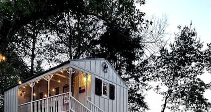 Unique Treehouse on Working Farm in Texas, Perfect for Rustic Weekends in Nature