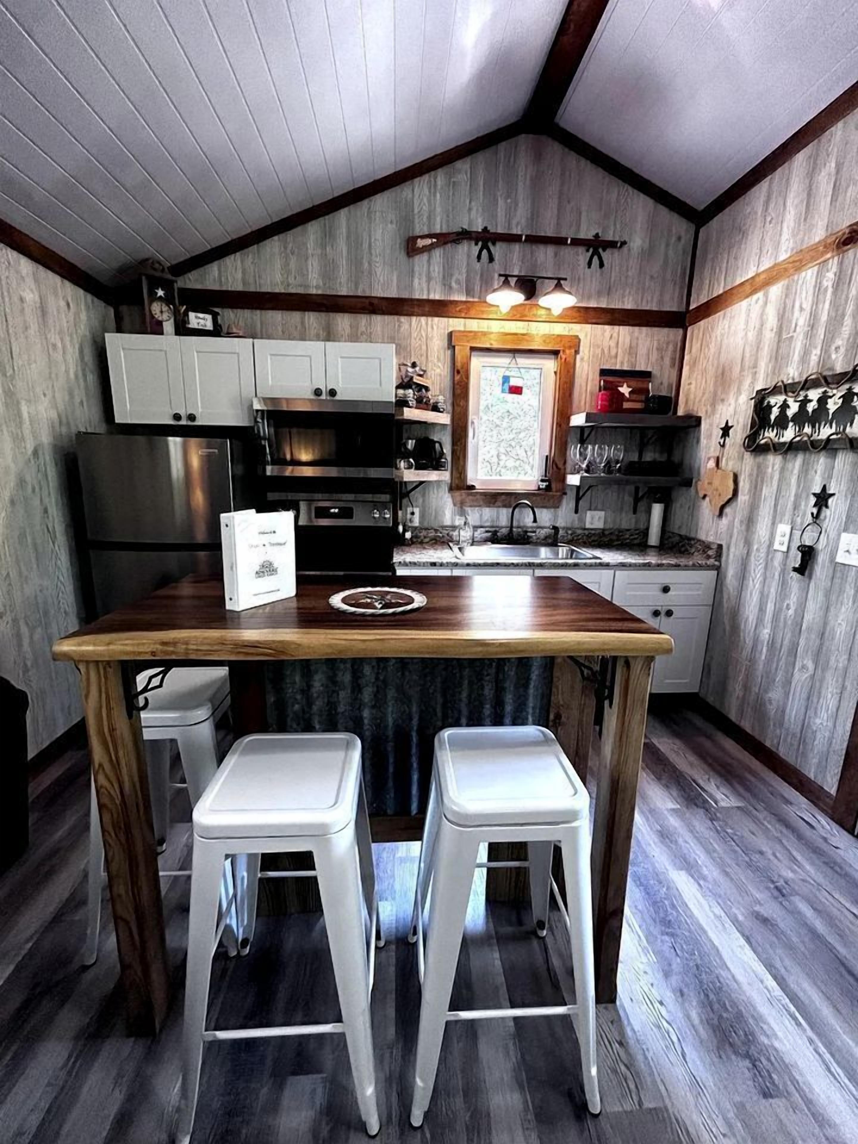 Coffee/tea maker, fridge, oven, stovetop