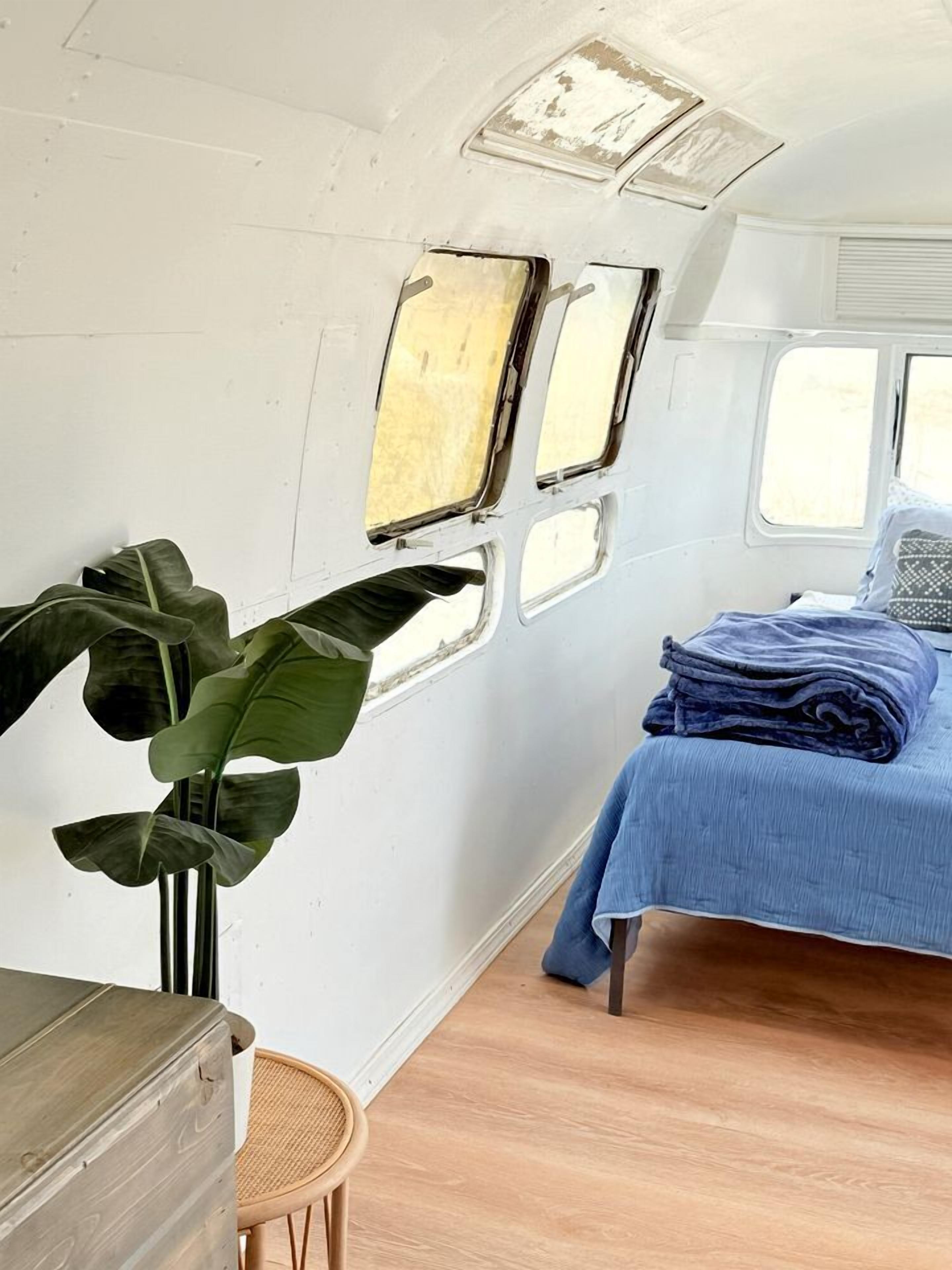 1 bedroom, bed sheets