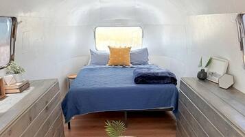 1 bedroom, bed sheets