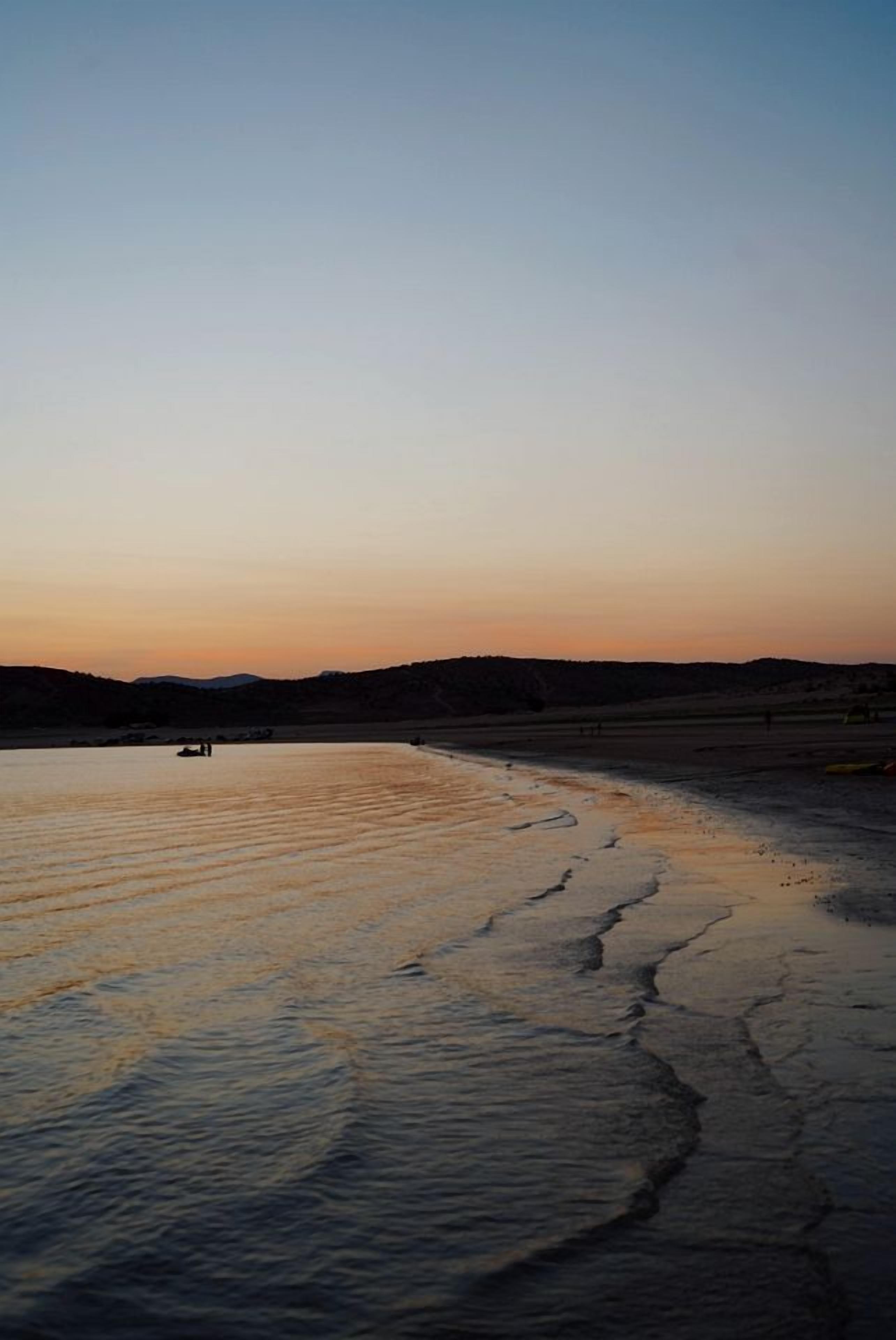 Playa en los alrededores, paseos en velero, kayaks y pesca 