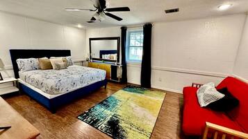 4 bedrooms, desk, iron/ironing board, WiFi
