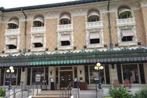 A historic building with a classic architectural style, featuring arched windows and decorative moldings. - Spacious Vacation Home Near Trails & Entertainment in Hot Springs, Arkansas (Hot Springs)