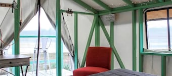 Beautiful Tented Cabin with Stunning Reservoir Views for a Unique Glamping Getaway in Bridgeport, California