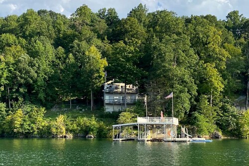 Enormous Cabin Fully Loaded Dock for Water Sports in Tennessee