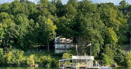 Enormous Cabin Fully Loaded Dock for Water Sports in Tennessee