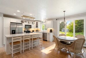 茶具/咖啡用具、冰箱、微波炉、烤箱